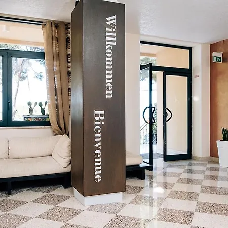 Al Pescatore فندق تْشيفالو