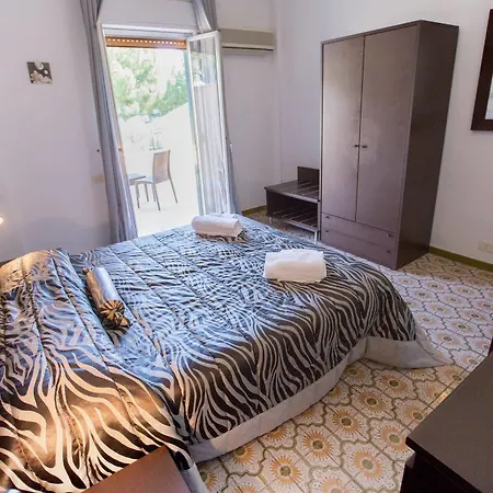 Al Pescatore فندق تْشيفالو